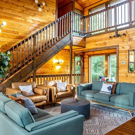 Serene Smoky Mountains Chalet For 12